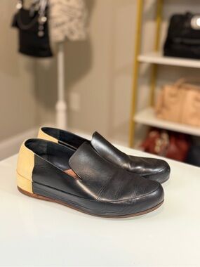 FEIT Handmade Leather Slip-on Color-blocked - Women’s size 9